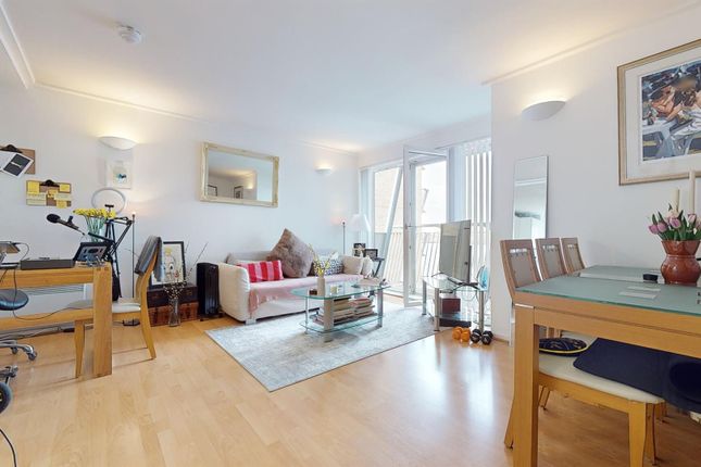 Thumbnail Flat to rent in Seacon Tower, 5 Hutchings Street, London