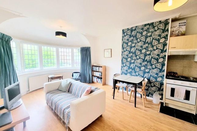 1-bed flat on Flat 4, 24, Great North Road, London, £400,000