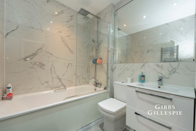 Flat 30, 107, Marsh Road, Pinner photo 4