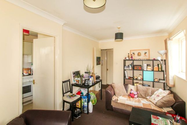 Wentworth Fields, Gainsborough Rd Hayes Middlesex photo 3