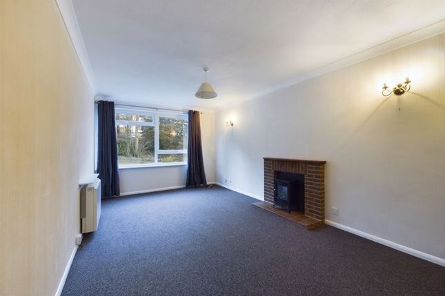 Flat to rent in Hillside Road, Whyteleafe