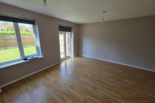 29, Madison Park, Westhoughton photo 3