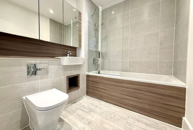 104, Chigwell photo 5