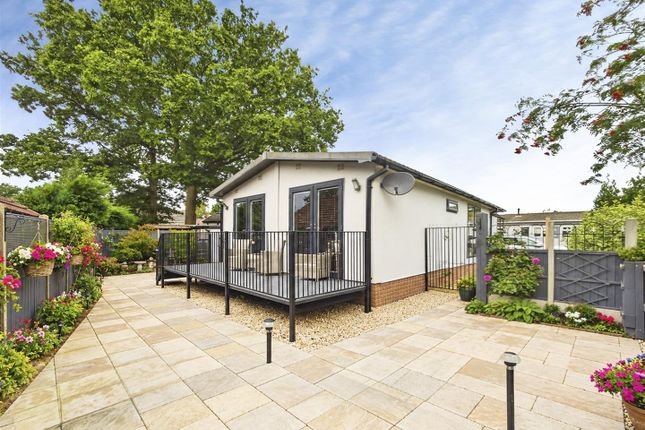 2-bed caravan on 14, Broxburn Park, Lincoln, £200,000