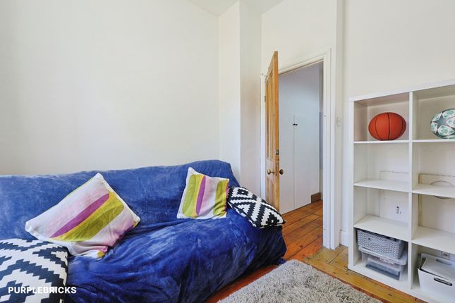 Flat 21/Cleveland Mansions, Widley Road, London photo 3