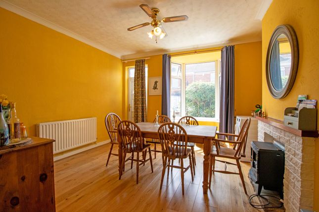 24 Rectory Avenue, Gainsborough photo 3
