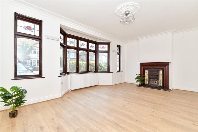 Lakeside Avenue, Ilford photo 4