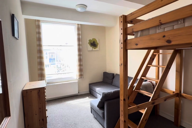 Room 2, 9A St. Thomas' Square, Newport photo 4