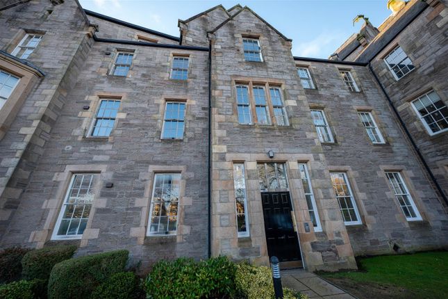 Thumbnail Flat for sale in Glasgow Road, Perth