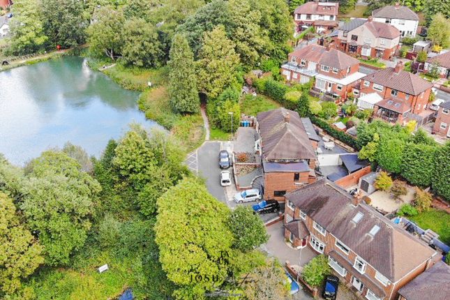 16, Lake Drive, Manchester photo 2