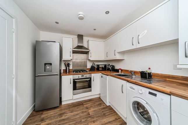 35, Clews Grove, Wootton photo 2