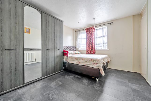 166, The Sandlings, London photo 2