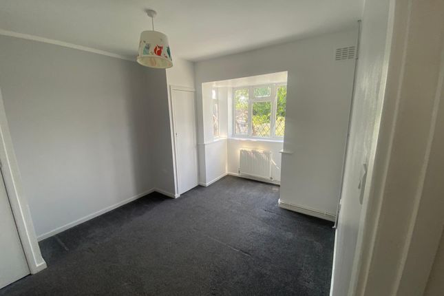 14, Derwent Avenue, Luton photo 3
