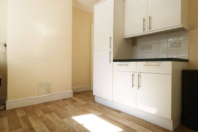 22 Grange Hill, Chatham, Kent photo 2