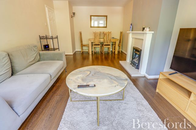 63, Shevon Way, Essex photo 2