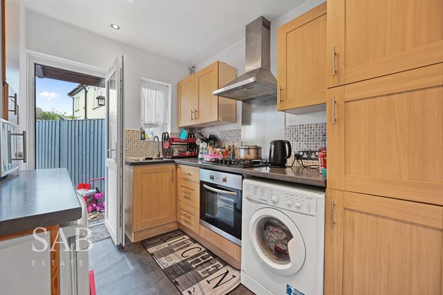 18 Greenway Gardens, Greenford photo 3