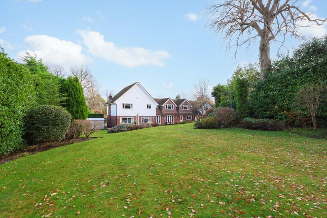 Broomfield, Leatherhead photo 2
