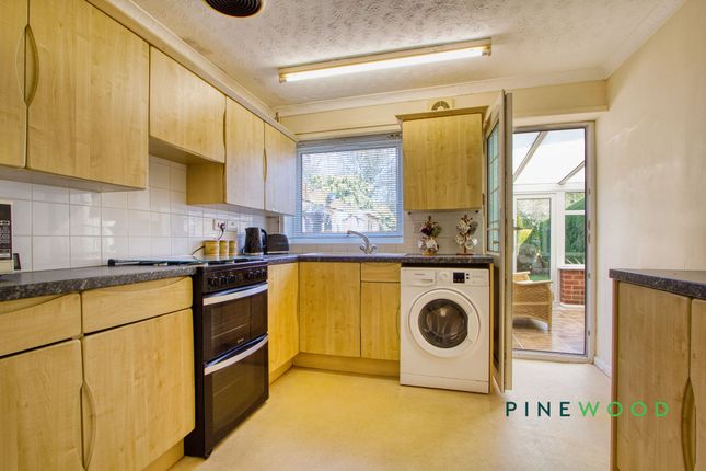 37 Barton Crescent, Chesterfield photo 4