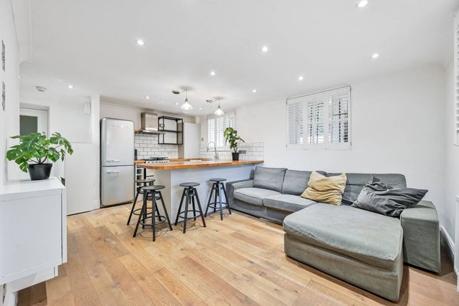 1-bed flat on Connaught Mews, Woolwich, £280,000