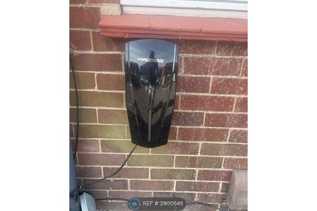 Bain Avenue, Camberley photo 4