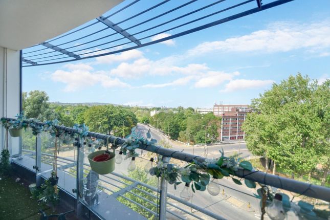 27 Phoenix Point, Poplar Place, Thamesmead photo 4