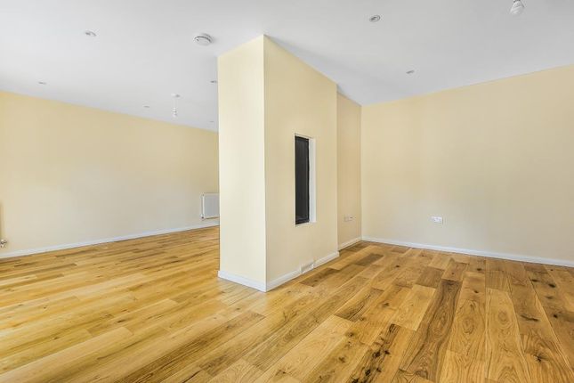 6 Oak Tree Close, Virginia Water, Surrey photo 3