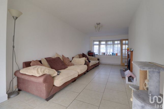 25, Hookfield, Harlow photo 2