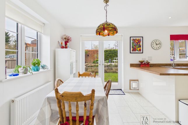 32, Woodlands Avenue, Rowlands Castle photo 4