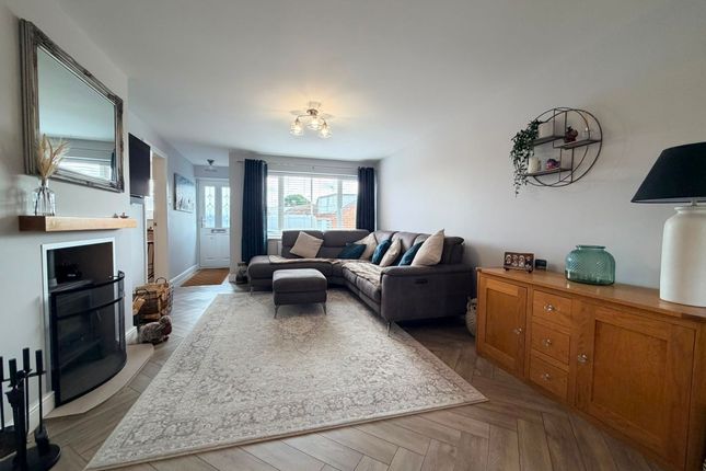 11 Abbots Garth, Scarborough photo 2