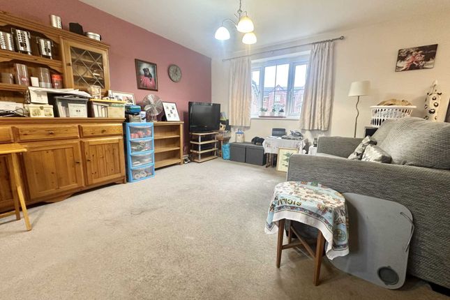 Flat for sale in Russett Way, Dunstable