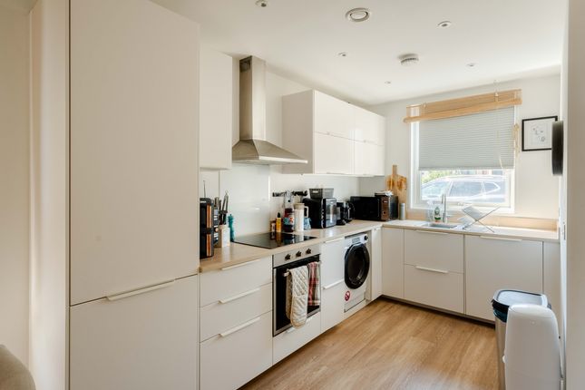 6 Seaton Crescent, Bristol photo 4