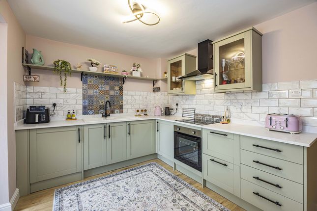 14, Acorn Close, Balderton, Newark photo 3