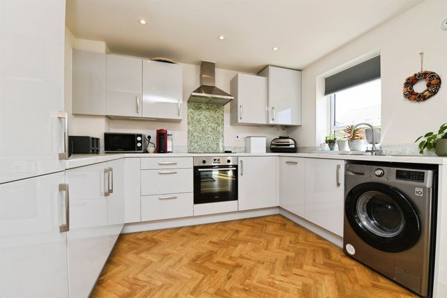 27, Malyons Lane, HOCKLEY photo 2
