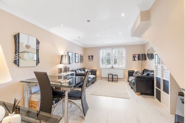 10 Vicarage Drive, Beckenham photo 2