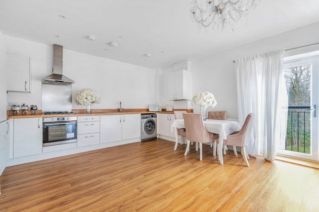 Flat for sale in Nottingham Drive, Kings Hill, West Malling