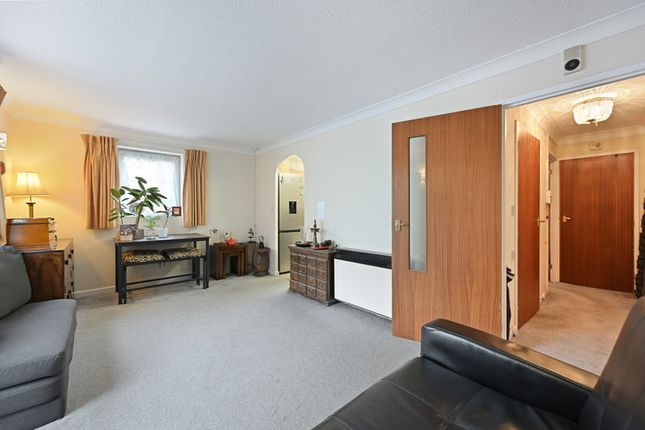 2 Homehayes House, Oakdene Close, Pinner photo 4