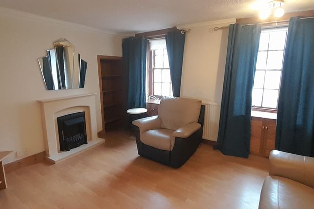 70, Crossgate, Cupar photo 2