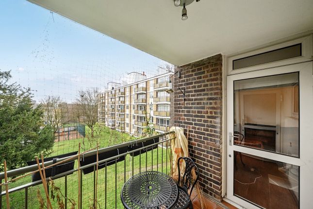 5, Winterfold Close, Southfields photo 4