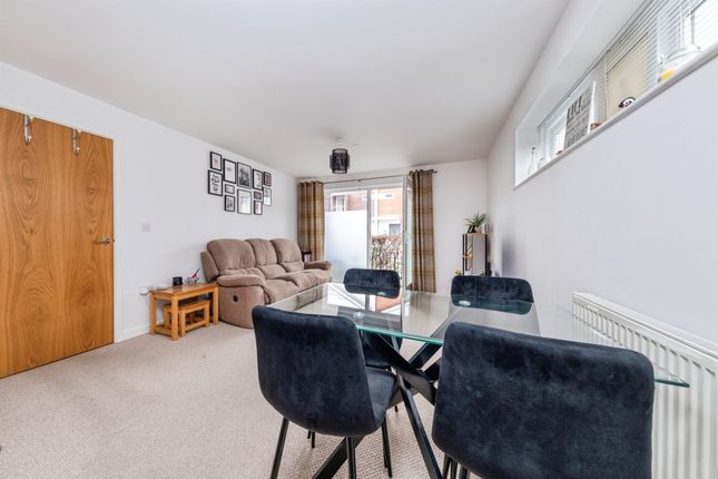 16, Addenbrookes Road, Newport Pagnell photo 4