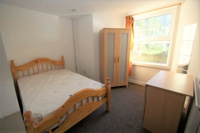 Studio to rent in Hyde Park Road, Hyde Park, Leeds