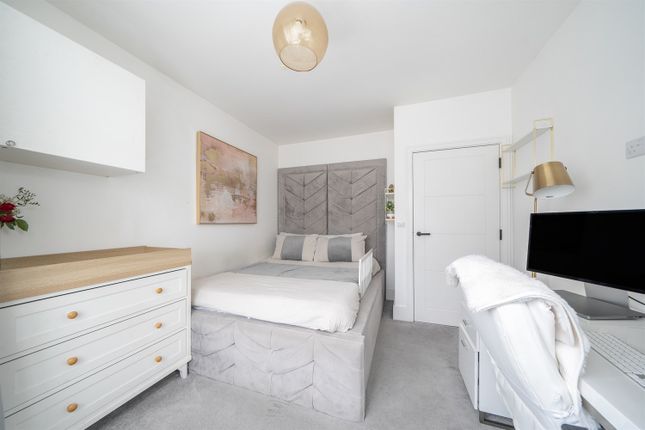 10, Brighton Road, Coulsdon photo 4