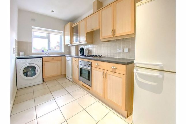 Thumbnail Flat to rent in Kennedy Close, London Colney, Hertfordshire