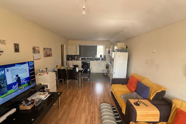 BROADVIEW LONG LANE , STANWELL photo 5