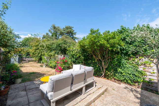 11 Howard Road, Reigate photo 2