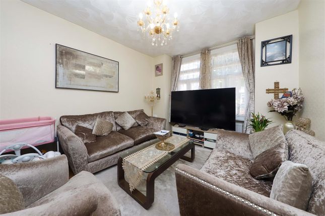 37, Alexandra Avenue, Southall photo 2