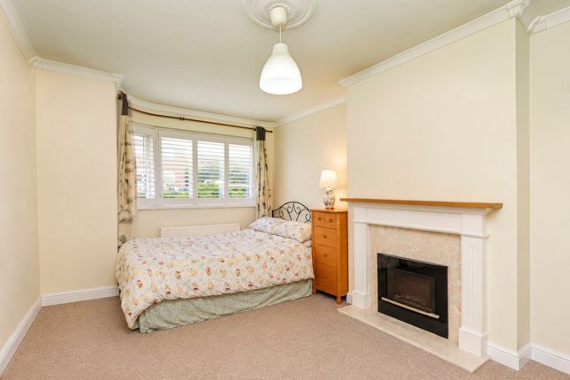 Meadow Close, London photo 4