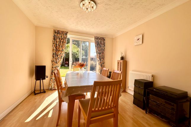 77, Seafields Drive, Great Yarmouth photo 4