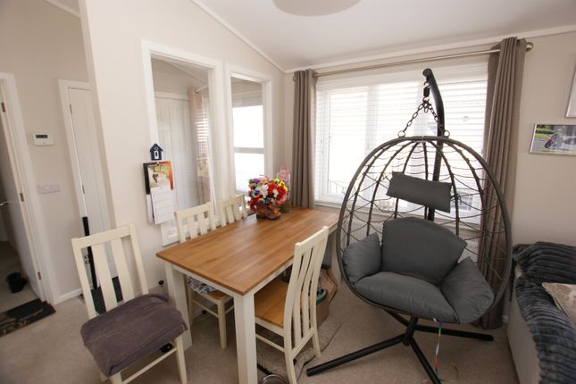 4, Lupin Walk, Wimborne photo 4