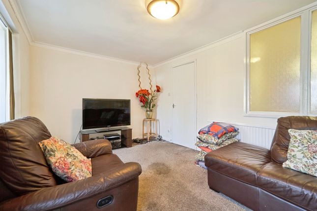 15, Holtdale Place, Leeds photo 3