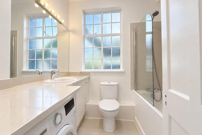 Flat 74, 105, Hallam Street, London photo 4